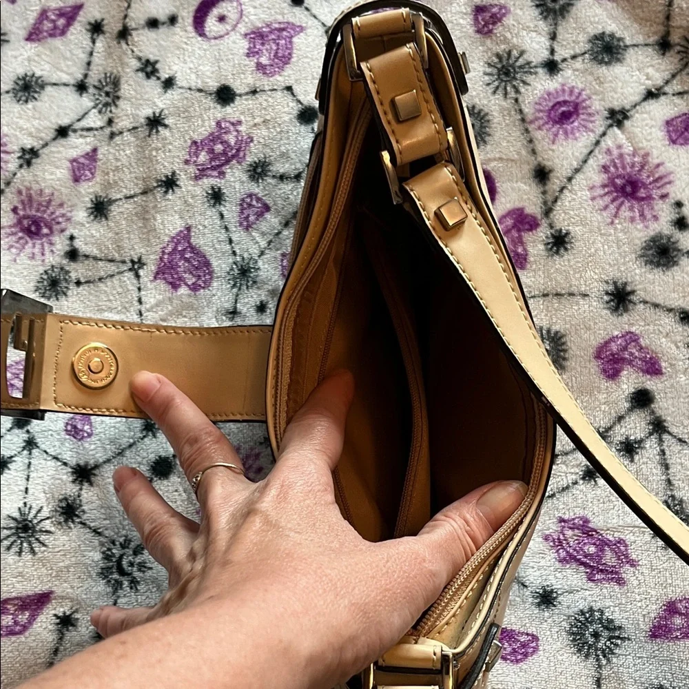 VINTAGE GUESS CURVE MINI PURSE - Picture 9 of 15